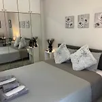 The Cozy Cine-hub * Serres