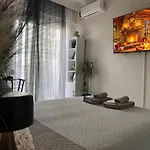The Cozy Cine-hub Lejlighed Serres