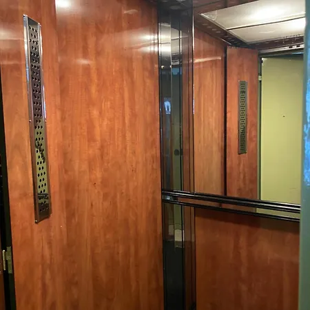 The Cozy Cine-hub アパート