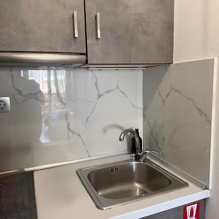 The Cozy Cine-hub شقة سيرس