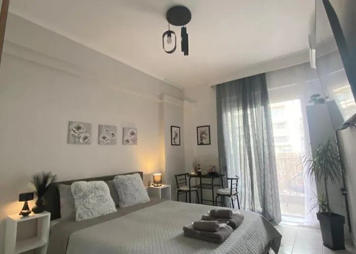 The Cozy Cine-hub Apartment *